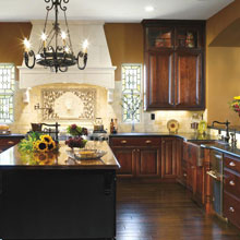 Traditional kitchen cabinets by Decora Cabinetry